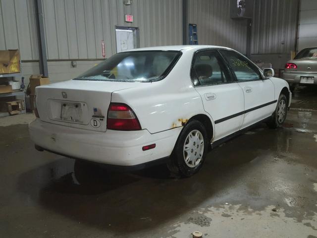 1HGCD5647SA054810 - 1995 HONDA ACCORD LX WHITE photo 4