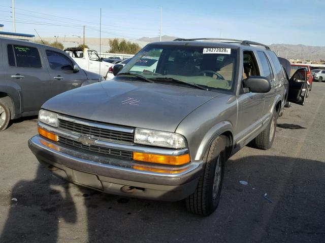 1GNDT13W0X2197823 - 1999 CHEVROLET BLAZER GOLD photo 2