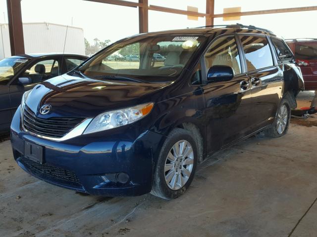 5TDJK3DC5CS038247 - 2012 TOYOTA SIENNA LE BLUE photo 2