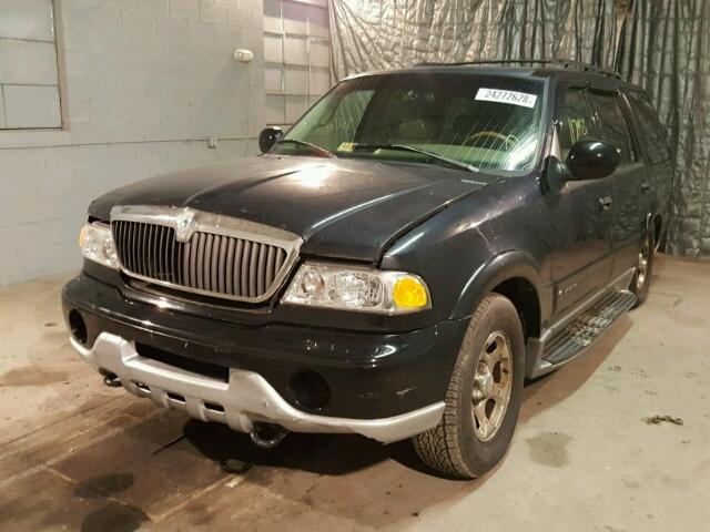 5LMFU28A3YLJ19512 - 2000 LINCOLN NAVIGATOR BLACK photo 2