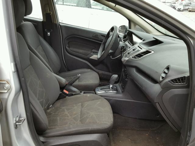 3FADP4EJ6DM150550 - 2013 FORD FIESTA SE SILVER photo 5