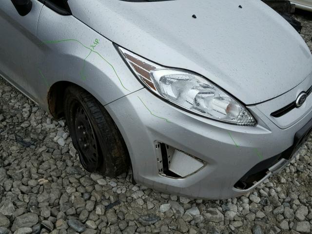 3FADP4EJ6DM150550 - 2013 FORD FIESTA SE SILVER photo 9