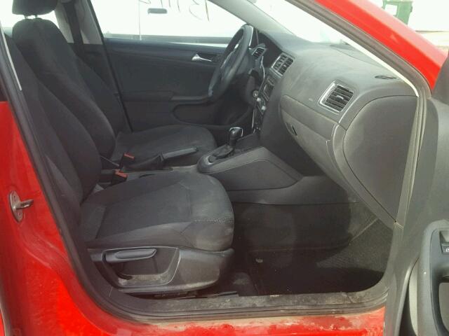 3VW2K7AJ4CM406252 - 2012 VOLKSWAGEN JETTA BASE წითელი ფოტო 5