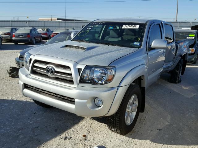 3TMLU42N59M025620 - 2009 TOYOTA TACOMA DOU SILVER photo 2