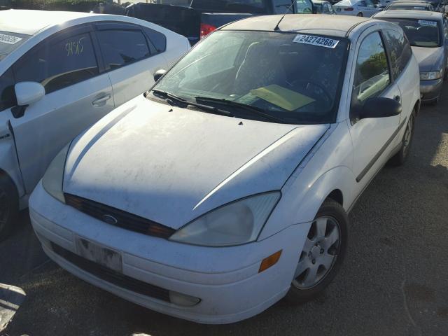 3FAFP31391R139857 - 2001 FORD FOCUS ZX3 WHITE photo 2