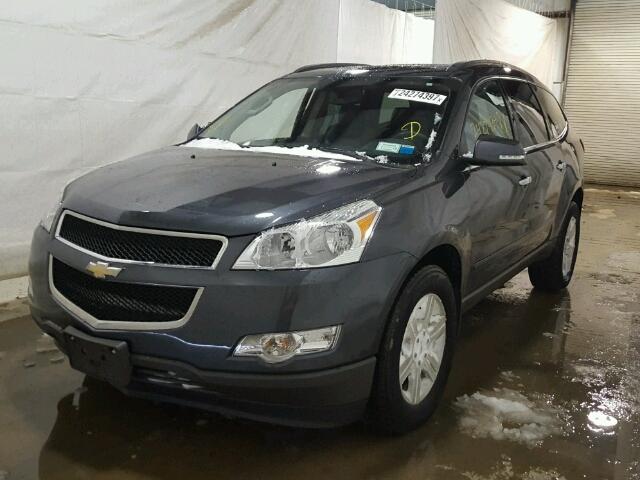 1GNKVJEDXBJ211402 - 2011 CHEVROLET TRAVERSE L GRAY photo 2