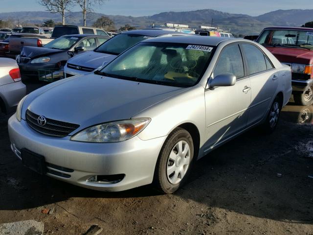 JTDBE30K030147582 - 2003 TOYOTA CAMRY LE SILVER photo 2