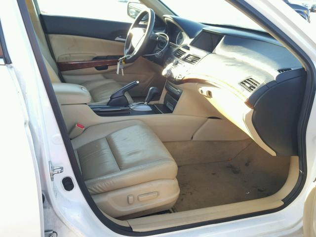 1HGCP3F85BA028544 - 2011 HONDA ACCORD EXL WHITE photo 5