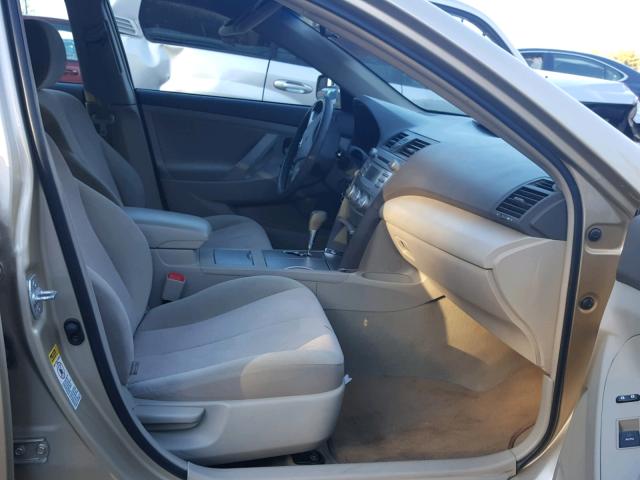 4T1BF3EK2BU701777 - 2011 TOYOTA CAMRY BASE GOLD photo 5