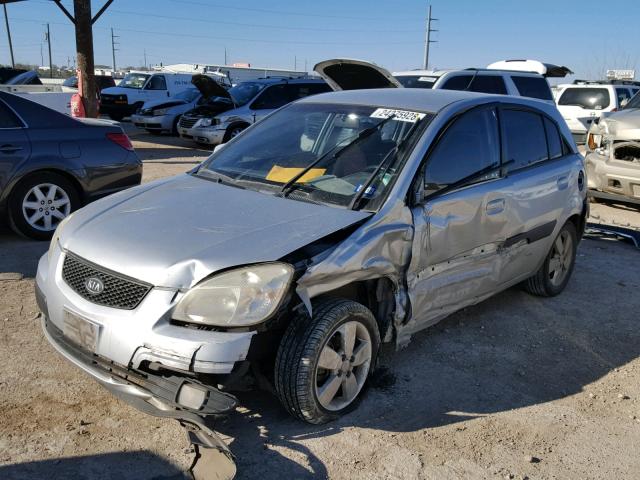 KNADE163286317455 - 2008 KIA RIO 5 SX SILVER photo 2