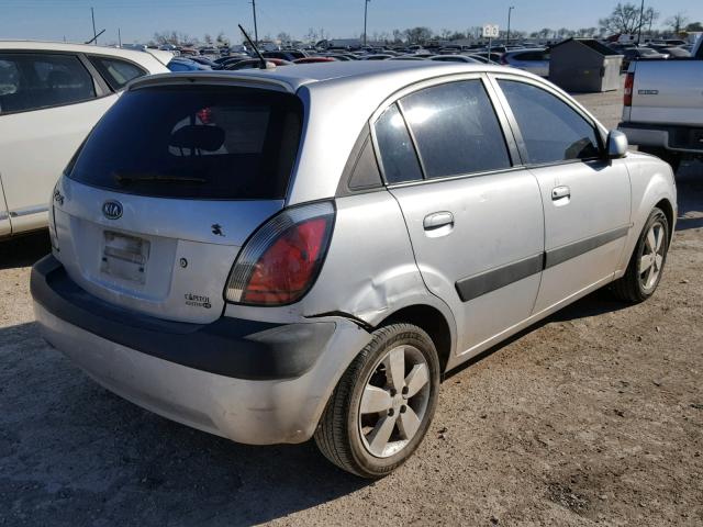 KNADE163286317455 - 2008 KIA RIO 5 SX SILVER photo 4