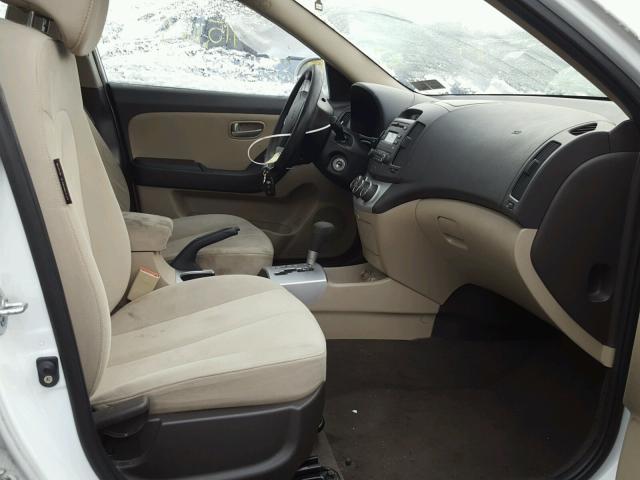 KMHDU46D68U582614 - 2008 HYUNDAI ELANTRA GL WHITE photo 5