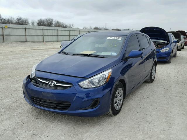 KMHCT5AE7GU272460 - 2016 HYUNDAI ACCENT SE BLUE photo 2