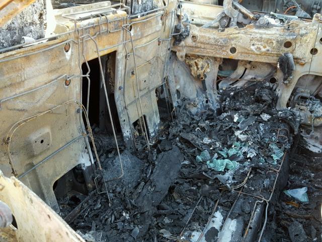 3VWCM31YX5M352138 - 2005 VOLKSWAGEN NEW BEETLE 烧焦的 照片 6