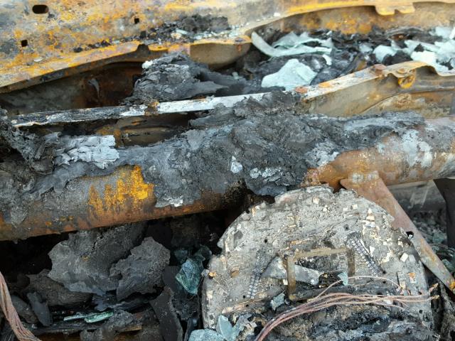 3VWCM31YX5M352138 - 2005 VOLKSWAGEN NEW BEETLE 烧焦的 照片 8