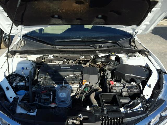 1HGCR2F35HA069693 - 2017 HONDA ACCORD LX WHITE photo 7