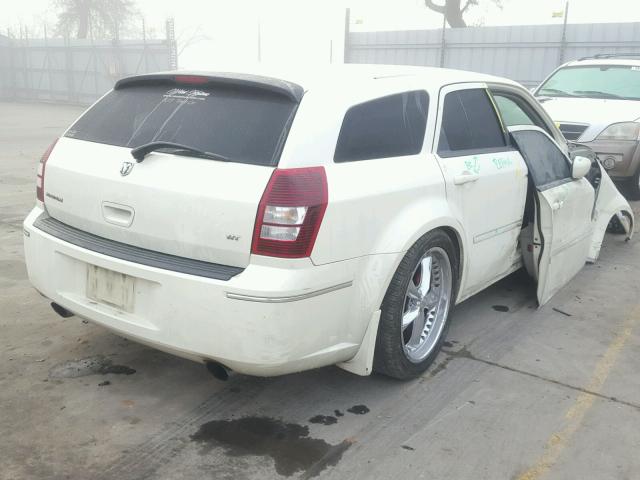 2D8GV58215H542540 - 2005 DODGE MAGNUM R/T WHITE photo 4