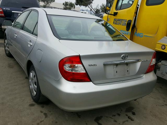 4T1BE32K22U597816 - 2002 TOYOTA CAMRY LE SILVER photo 3