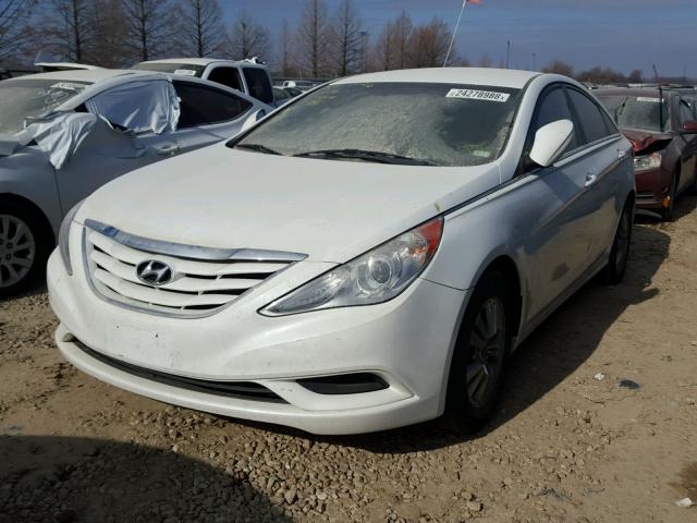 5NPEB4AC2CH311405 - 2012 HYUNDAI SONATA GLS WHITE photo 2