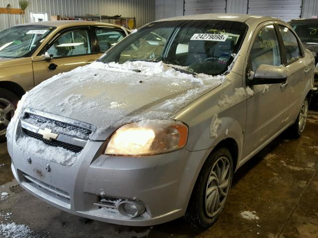 KL1TG56E19B389703 - 2009 CHEVROLET AVEO LT SILVER photo 2