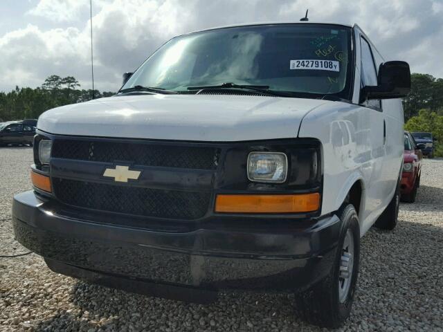 1GCWGFFF6F1106993 - 2015 CHEVROLET EXPRESS G2 WHITE photo 2