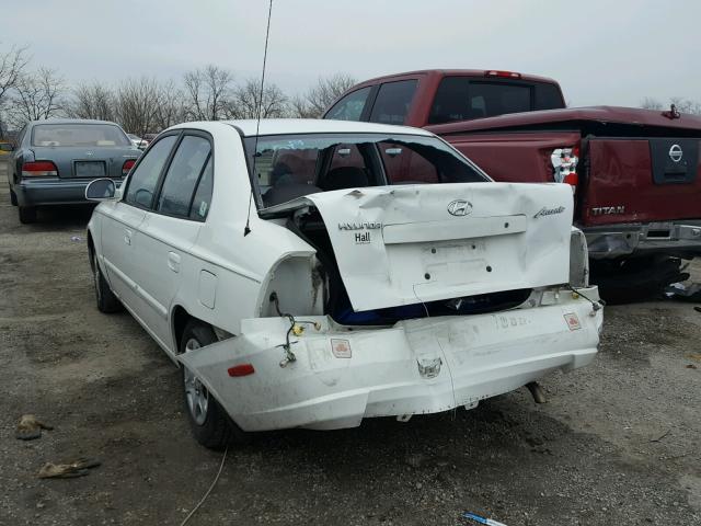 KMHCG45C45U618081 - 2005 HYUNDAI ACCENT GL WHITE photo 3