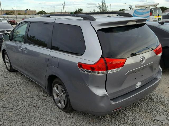 5TDKK3DC2DS377764 - 2013 TOYOTA SIENNA LE SILVER photo 3