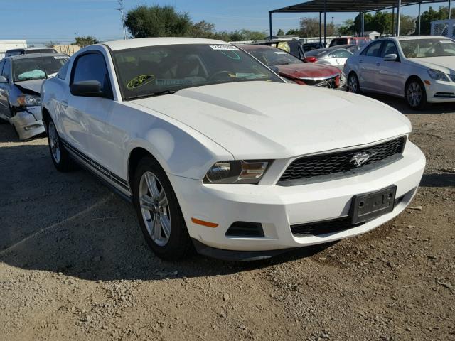 1ZVBP8AM1B5169483 - 2011 FORD MUSTANG WHITE photo 1