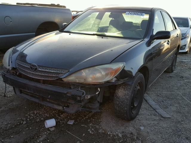 JTDBE32K220116927 - 2002 TOYOTA CAMRY LE BLACK photo 2