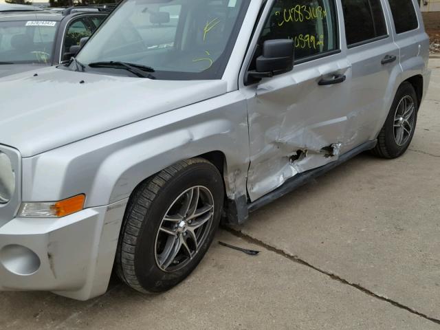 1J4FF28B69D227428 - 2009 JEEP PATRIOT SP SILVER photo 9