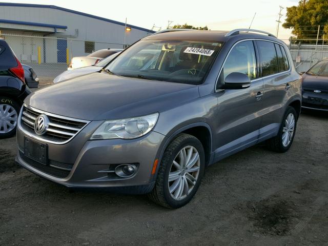 WVGAV75N89W531018 - 2009 VOLKSWAGEN TIGUAN S GRAY photo 2