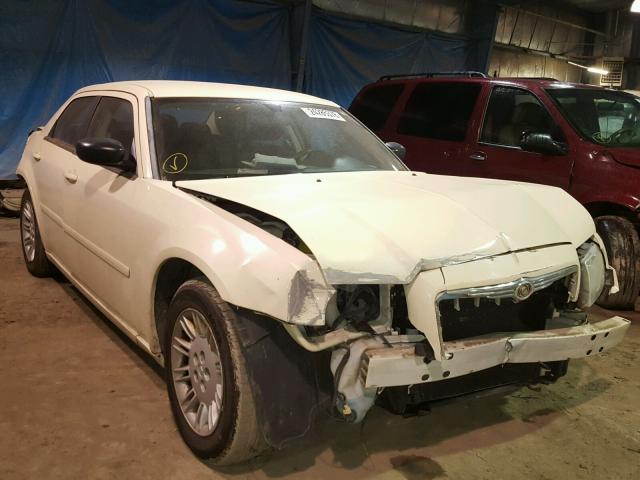 2C3JA43R45H627570 - 2005 CHRYSLER 300 WHITE photo 1