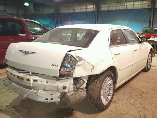 2C3JA43R45H627570 - 2005 CHRYSLER 300 WHITE photo 4