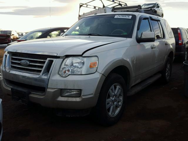 1FMEU7EE7AUA35230 - 2010 FORD EXPLORER E WHITE photo 2