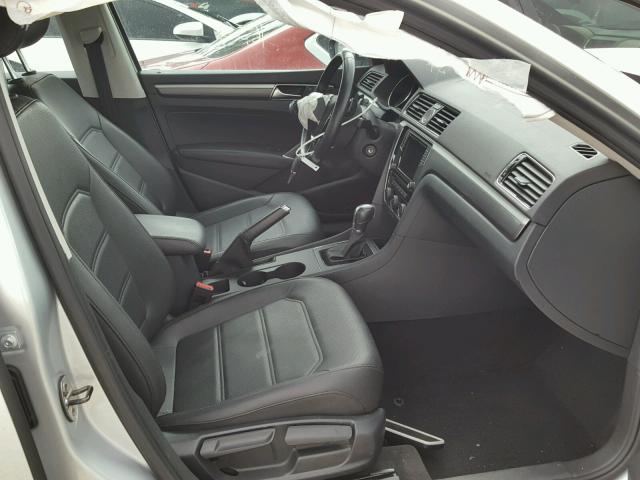 1VWDT7A35HC023825 - 2017 VOLKSWAGEN PASSAT R-L SILVER photo 5