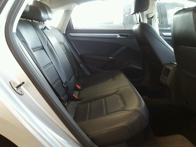 1VWDT7A35HC023825 - 2017 VOLKSWAGEN PASSAT R-L SILVER photo 6