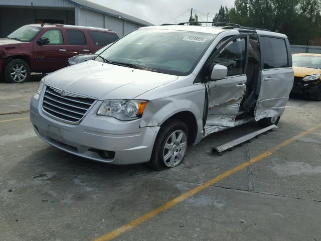 2A4RR5D12AR183187 - 2010 CHRYSLER TOWN & COU SILVER photo 2