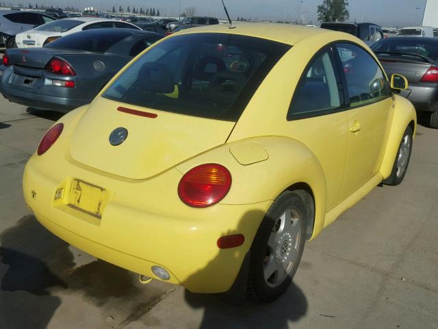 3VWCC21C4XM424522 - 1999 VOLKSWAGEN NEW BEETLE 黄色 照片 4
