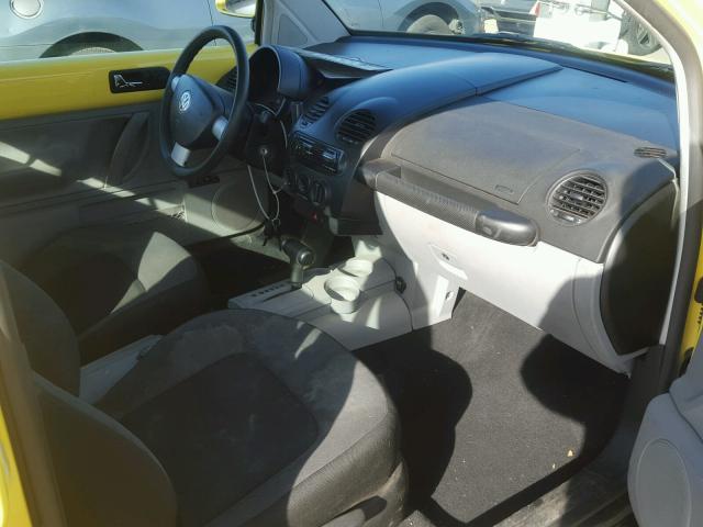 3VWCC21C4XM424522 - 1999 VOLKSWAGEN NEW BEETLE 黄色 照片 5