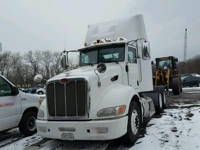 1XPHD49X6AD103155 - 2010 PETERBILT 386 WHITE photo 2