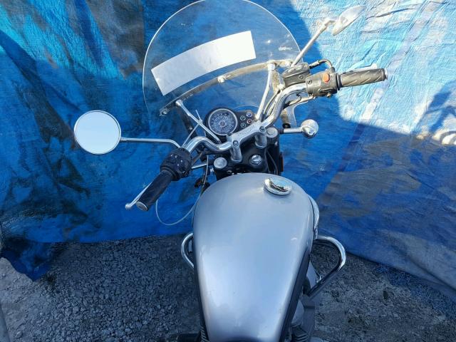 SMT900HN66J261306 - 2006 TRIUMPH MOTORCYCLE BONNEVILLE SILVER photo 5