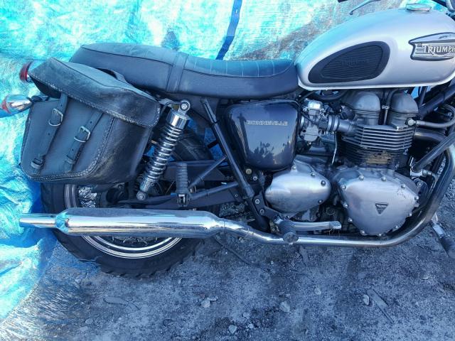 SMT900HN66J261306 - 2006 TRIUMPH MOTORCYCLE BONNEVILLE SILVER photo 9