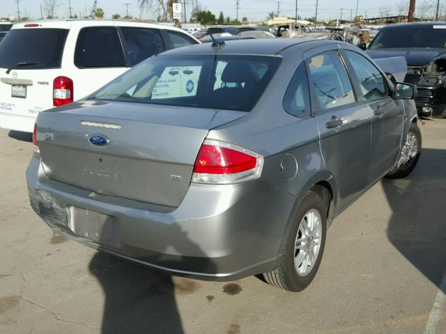 1FAHP35N38W156228 - 2008 FORD FOCUS SE GRAY photo 4