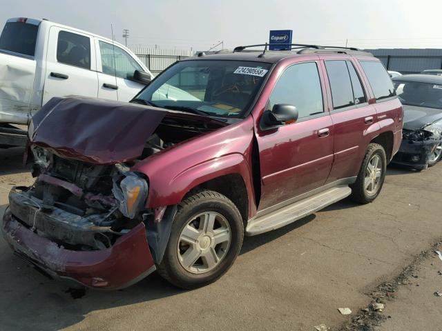 1GNDT13S652340364 - 2005 CHEVROLET TRAILBLAZE MAROON photo 2