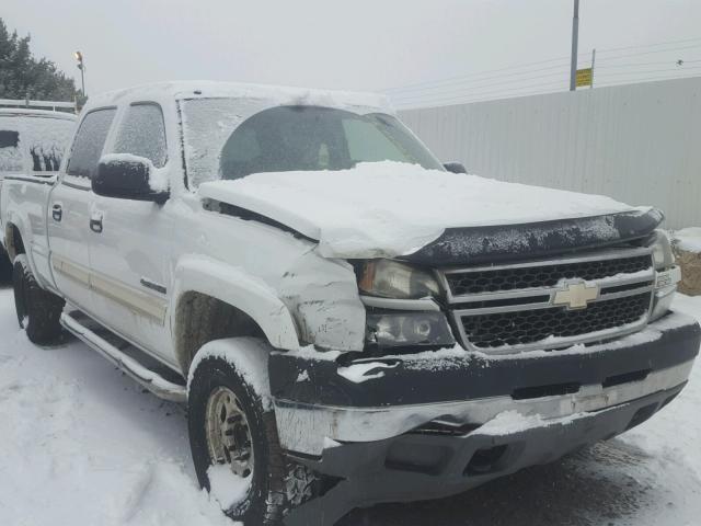 1GCHC23UX5F886157 - 2005 CHEVROLET SILVERADO WHITE photo 1