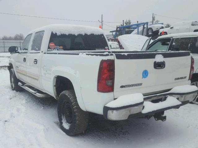 1GCHC23UX5F886157 - 2005 CHEVROLET SILVERADO WHITE photo 3