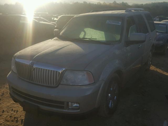 5LMFU28506LJ19354 - 2006 LINCOLN NAVIGATOR Braun Foto 2