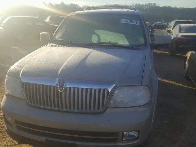 5LMFU28506LJ19354 - 2006 LINCOLN NAVIGATOR Braun Foto 9