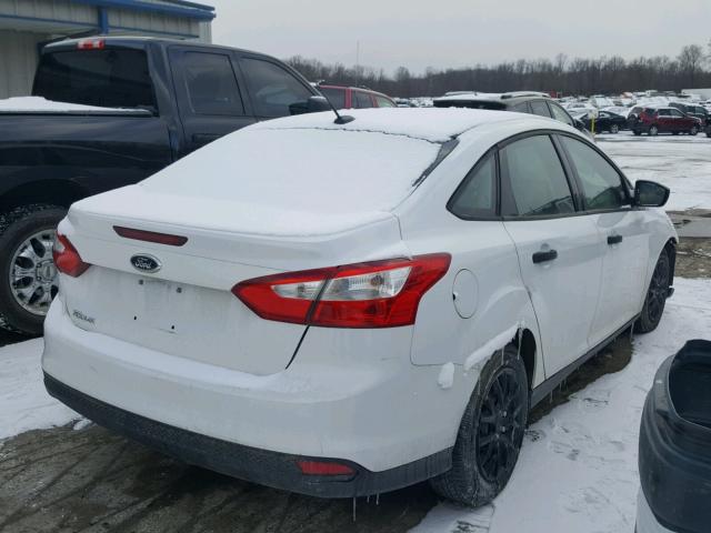 1FAHP3E28CL251898 - 2012 FORD FOCUS S WHITE photo 4