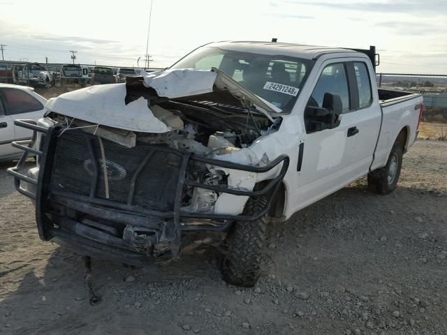 1FT7X2B67HEC03117 - 2017 FORD F250 SUPER WHITE photo 2